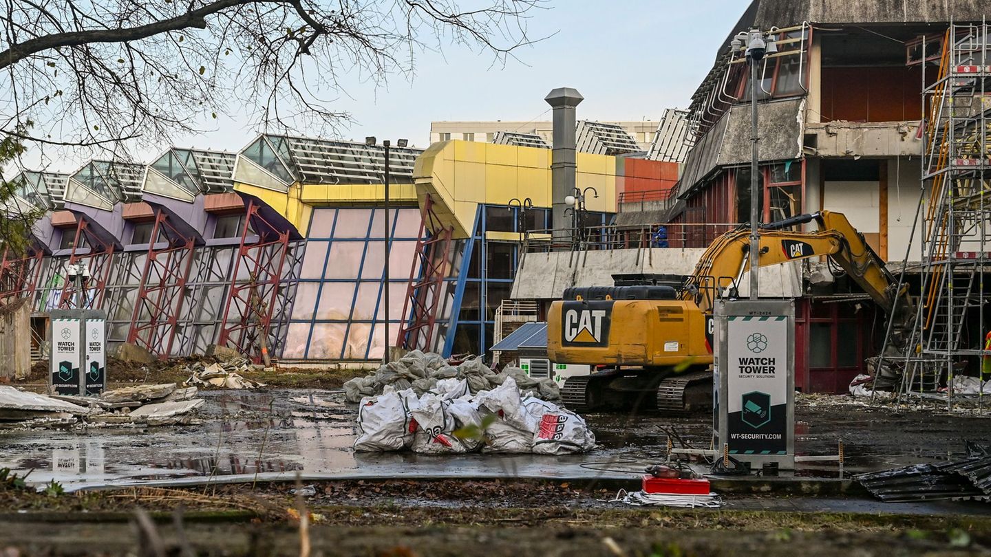 Über das ehemalige Sport- und Erholungszentrum (SEZ) in Berlin-Friedrichshain wird weiter gestritten. (Archivbild) Foto: Jens Ka