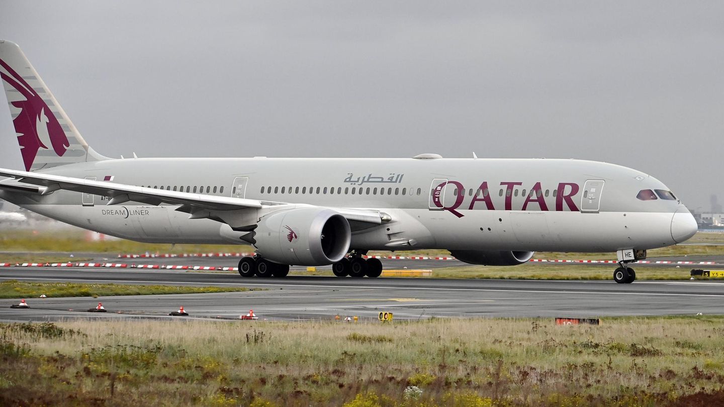 Der "Dreamliner" hat dem US-Hersteller vor allem viele Probleme bereitet. Im Flugzeug selbst sind die Plätze 40A und 40K, die den Gästen wenig Freude machen. Auch die Plätze 28B und 27J haben schlechte Aussichten, sind aber streng genommen keine Fensterplätze, denn in dieser Reihe fehlen die ganz äußeren Sitze 