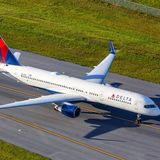17A ist der Platz des Anstoßes: Bei Delta Airlines hat dieser Fenstersitz kein Fenster. Auch bei den Sitzen 22A und 22F ist die Sicht nach draußen arg eingeschränkt 