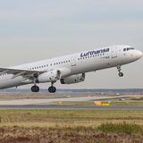 Die Flugzeuge dieses Typs sind eine verlängerte Version des A320 – hier befinden sich die blinden Flecke in Reihe 26 auf den Plätzen A und F. Unschön sind aber auch 9A und 10F, sowie 25 B und 25 E
