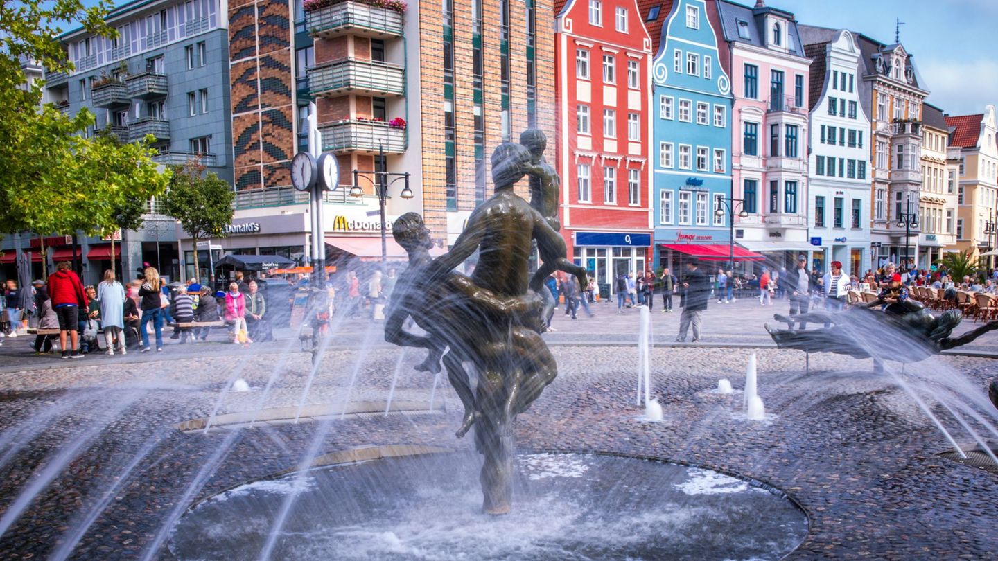 Mehr als 80 Prozent der Befragten leben gern in Rostock. (Archivbild) Foto: Jens Büttner/dpa