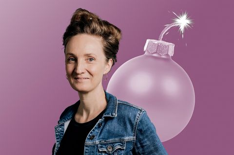 Das Gefühl der Woche: Helen Bömelburg in einer Montage mit Weihnachtskugel