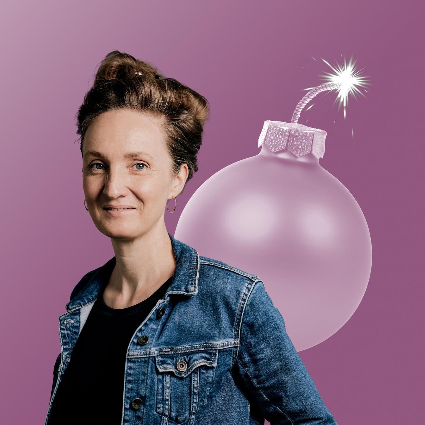 Das Gefühl der Woche: Helen Bömelburg in einer Montage mit Weihnachtskugel