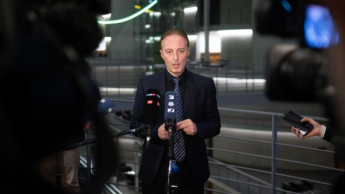 Der Vorsitzende des Wahlprüfungsausschusses erläuterte, warum die Einsprüche des BSW unbegründet seien. Foto: Sebastian Christop