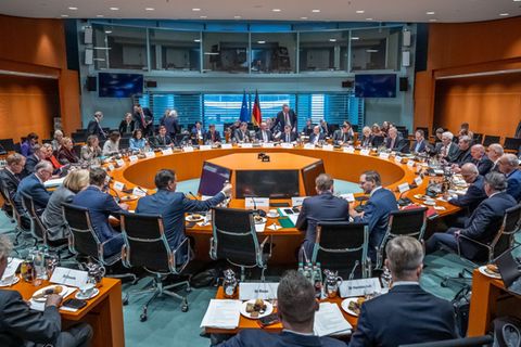 Bund und Länder vertagen Lösung im Finanzstreit. Foto: Michael Kappeler/dpa