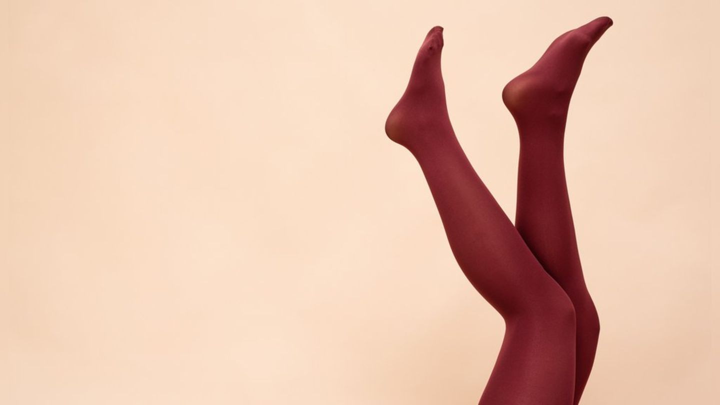 Bunte Strumpfhosen machen jedes Outfit zum Hingucker.