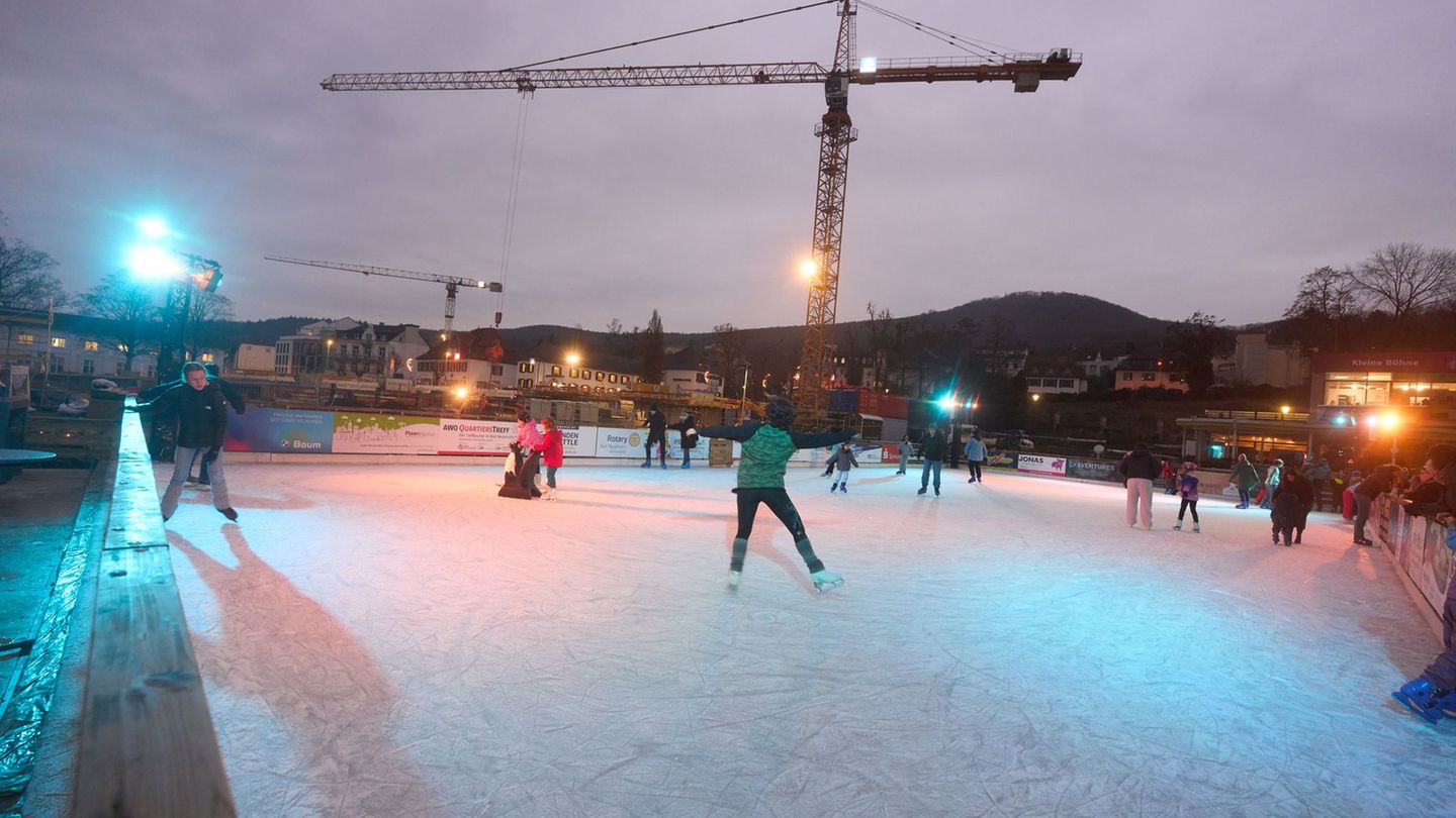 Auf den Eisbahnen kann es richtig rutschig werden. Foto: Thomas Frey/dpa