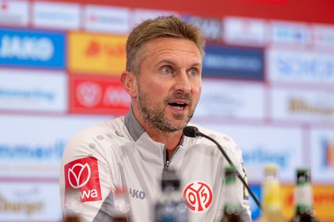 Benjamin Hoffmann betreut die Mainzer gegen Mönchengladbach. Foto: Torsten Silz/dpa