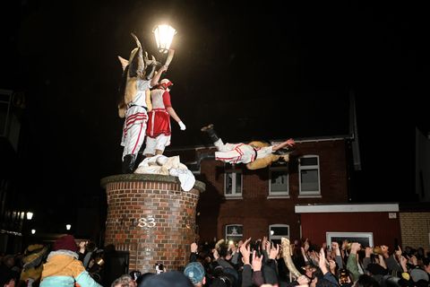 Es ist ein Brauch, bei dem junge Männer im Mittelpunkt stehen - die Ursprünge des Klaasohm-Festes liegen im Dunkeln. (Archivbild