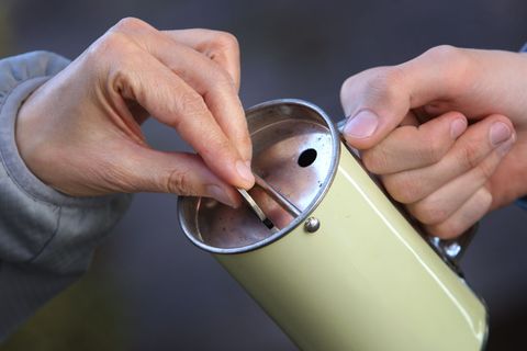 Beim Spenden sind viele in der Weihnachtszeit schneller dabei. (Symbolbild) Foto: Karl-Josef Hildenbrand/dpa