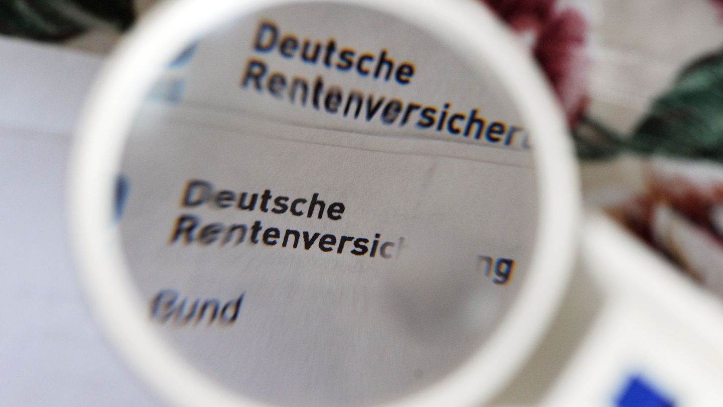 Blickpunkt Rente: Wie viel mehr oder weniger es künftig gibt, entscheidet sich im Bundestag. (Symbolfoto) Foto: picture alliance