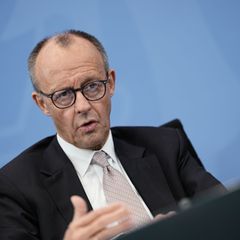 Merz zeigt sich zuversichtlich für die Abstimmung am Freitag. Foto: Michael Kappeler/dpa