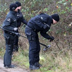 Bei der Suche in der Nähe des Fundorts der Leiche des achtjährigen Fabian kamen auch Metalldetektoren zum Einsatz