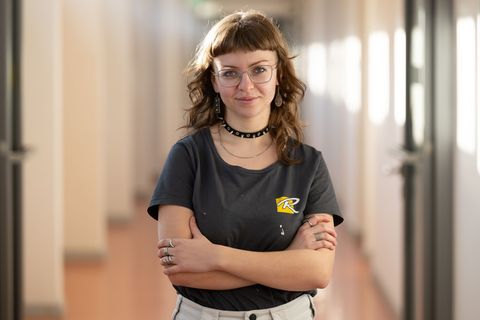 Paulina Ließner ist im zweiten Lehrjahr der Ausbildung zur Malerin und Lackiererin in einem Dresdner Betrieb. Foto: Sebastian Ka