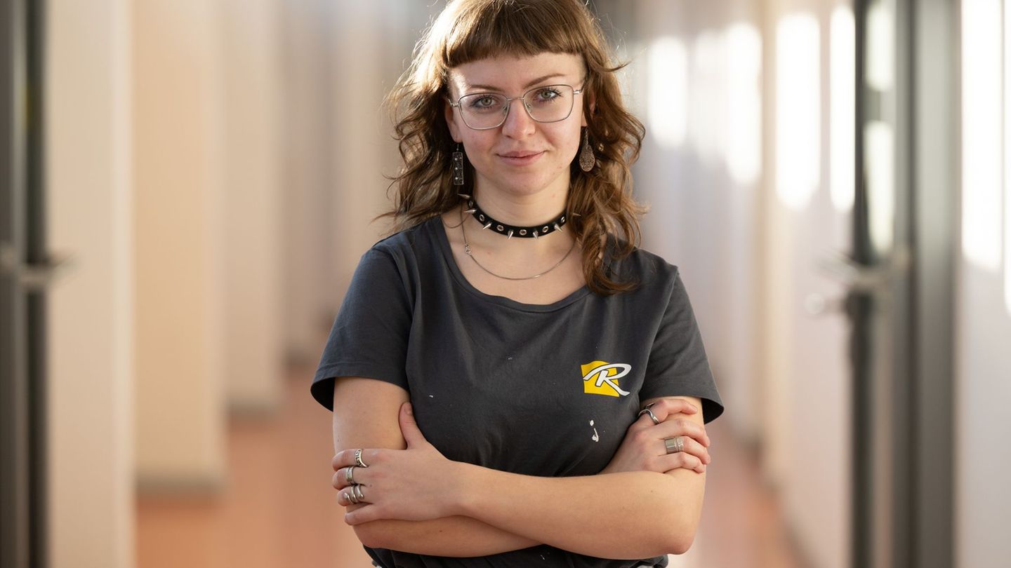 Paulina Ließner ist im zweiten Lehrjahr der Ausbildung zur Malerin und Lackiererin in einem Dresdner Betrieb. Foto: Sebastian Ka