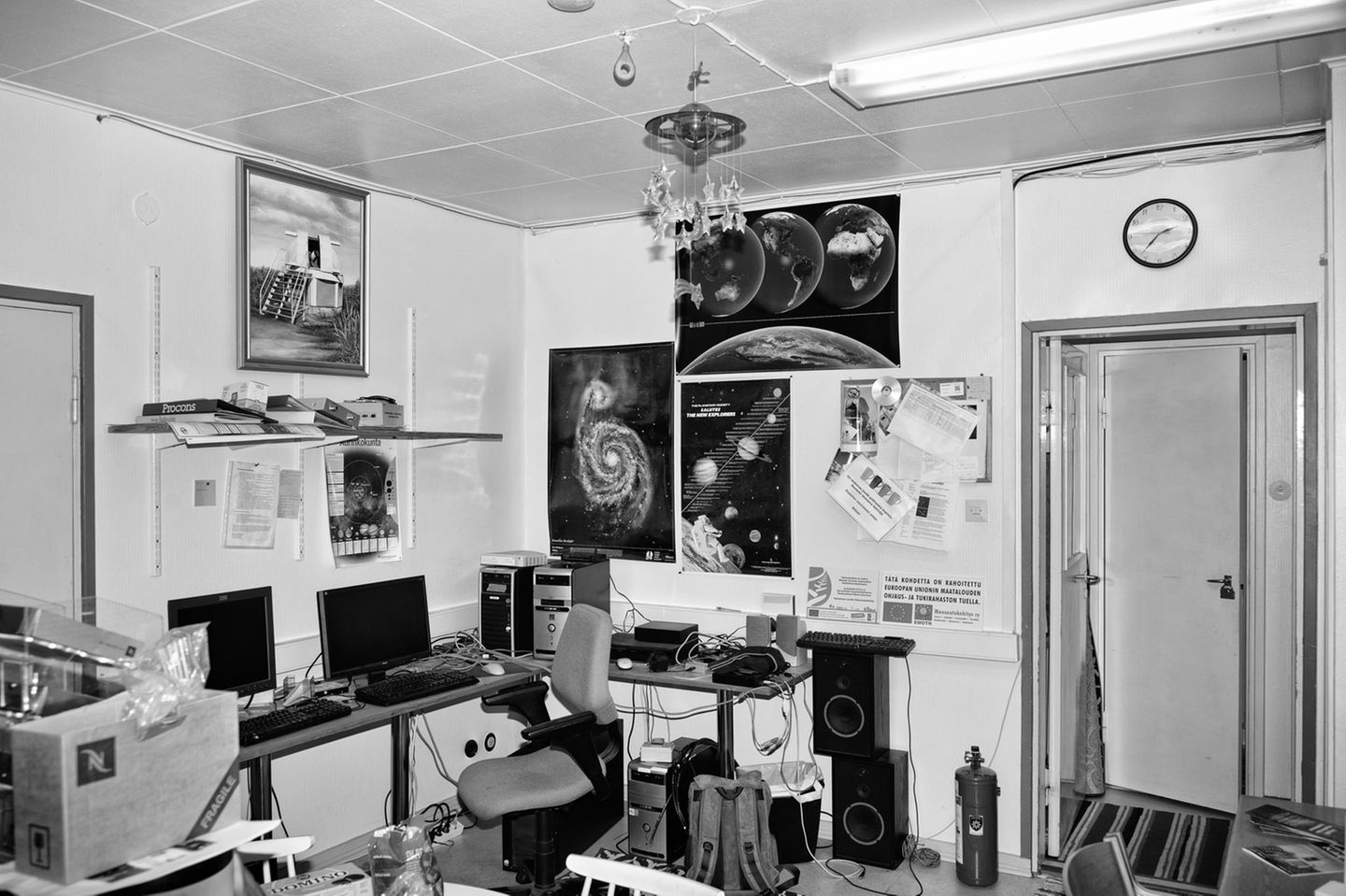 Ein unaufgeräumtes Büro in einem Observatorium in Finnland