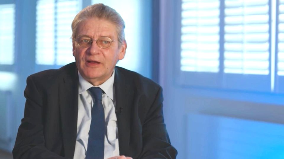 "Er bleibt mein Sohn": Vater erlebt Prozess gegen mutmaßlichen Mehrfachmörder