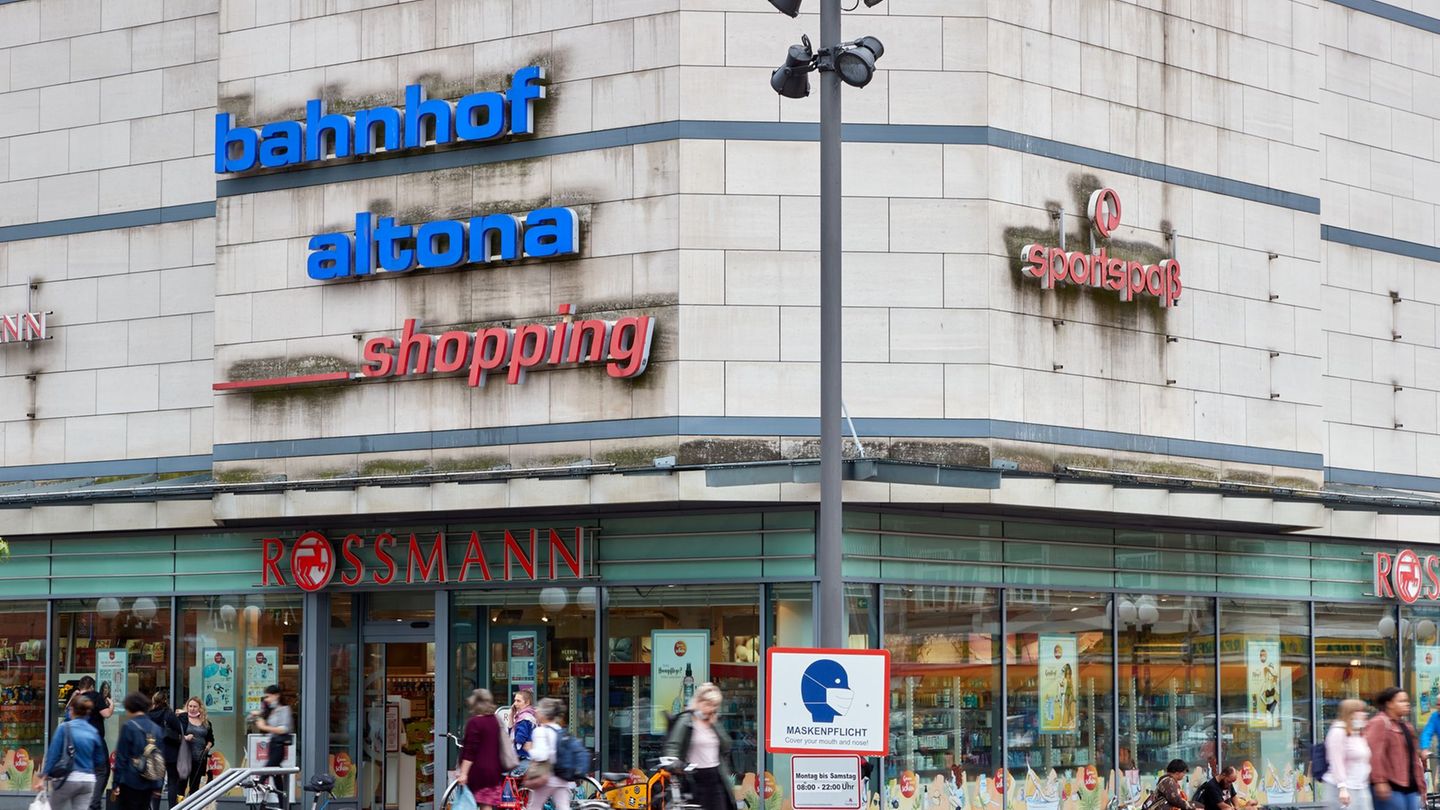 Neue SBB-Züge sollen künftig den Bahnhof Hamburg-Altona anfahren. (Archivbild) Foto: Georg Wendt/dpa