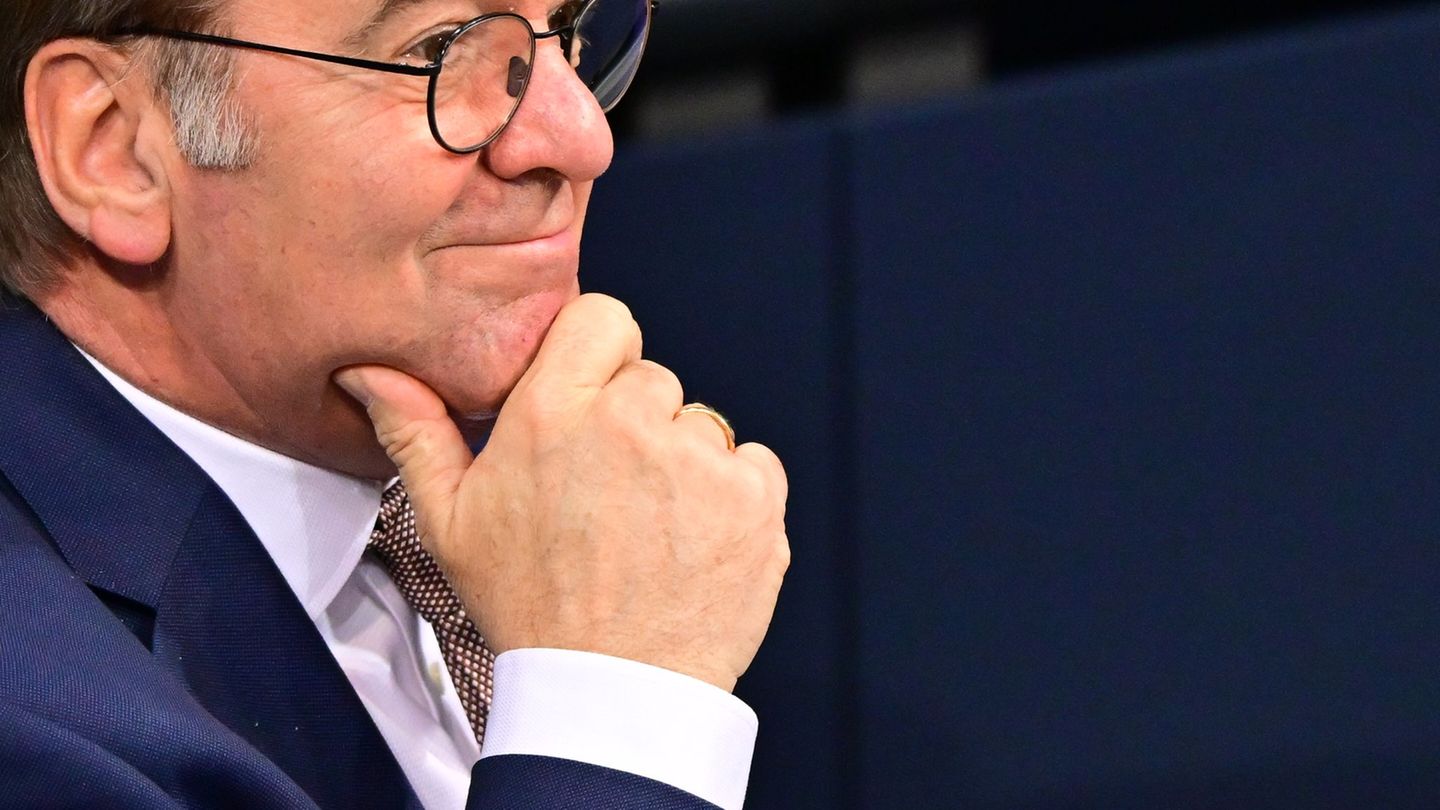 Bundestag billigt Wehrdienstgesetz Foto: Christophe Gateau/dpa