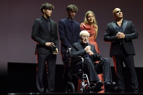 Michael Caine (Mitte) mit Vin Diesel (r.) und seinen Enkelkindern.