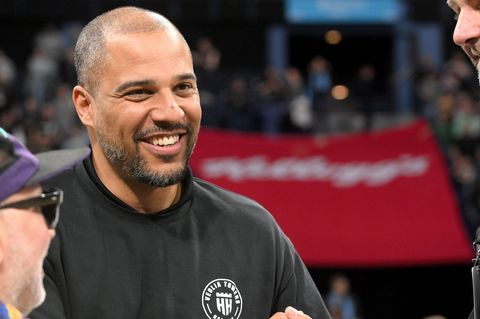 Towers-Geschäftsführer Marvin Willoughby freut sich über einen neuen Spieler. (Archivfoto) Foto: Michael Schwartz/dpa