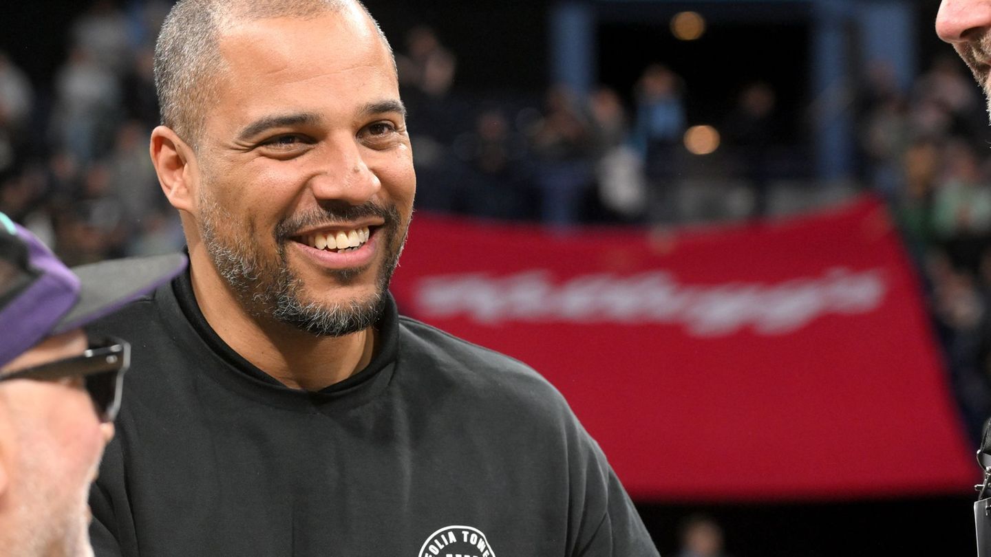 Towers-Geschäftsführer Marvin Willoughby freut sich über einen neuen Spieler. (Archivfoto) Foto: Michael Schwartz/dpa