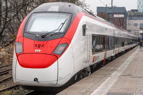 Der Zug "Giruno" fährt zwischen Hamburg und Basel. Foto: Markus Scholz/dpa