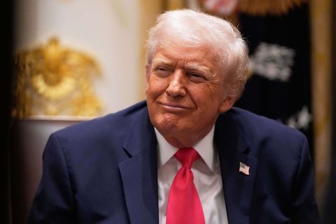 Die USA warnen in ihrer neuen Sicherheitsstrategie vor einem Demokratieverlust in Europa. Foto: Julia Demaree Nikhinson/AP/dpa