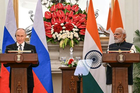 Putin (l.) und Modi bei gemeinsamer Pressekonferenz