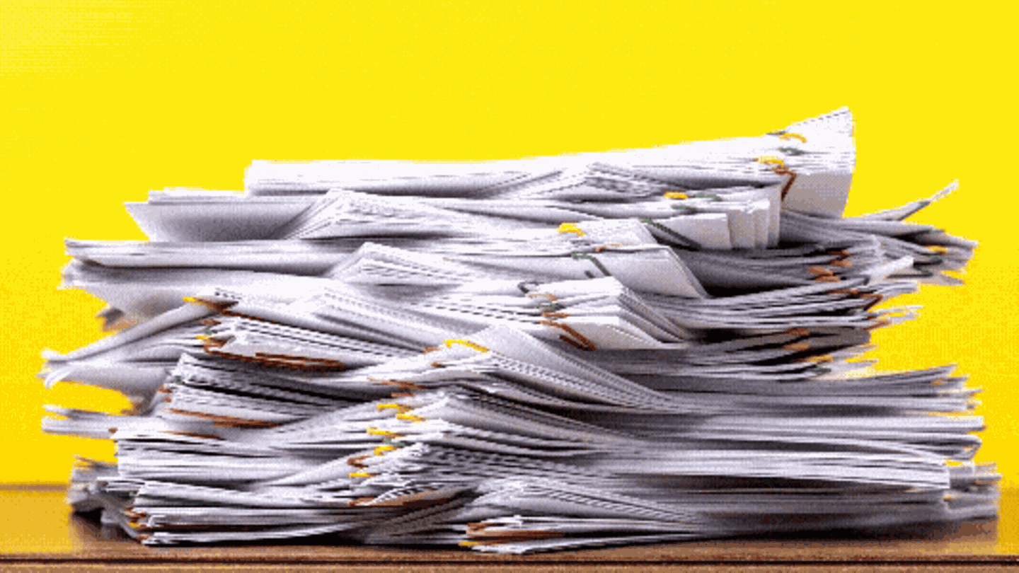 Ein Stapel Papier verkleinert sich (Animation)