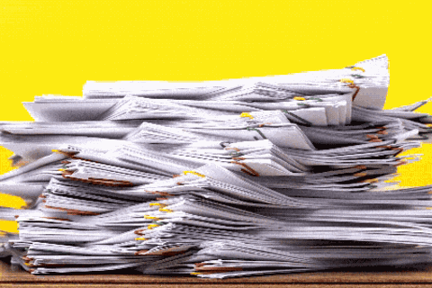 Ein Stapel Papier verkleinert sich (Animation)