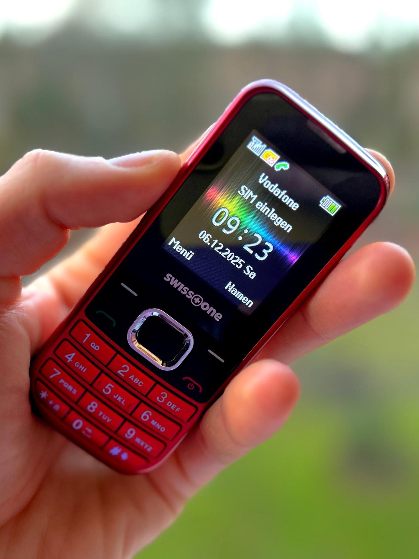 Digital Detox: Das Dumbphone in der Hand des Redakteurs