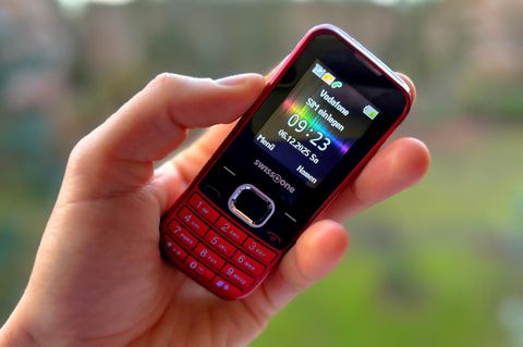 Digital Detox: Das Dumbphone in der Hand des Redakteurs