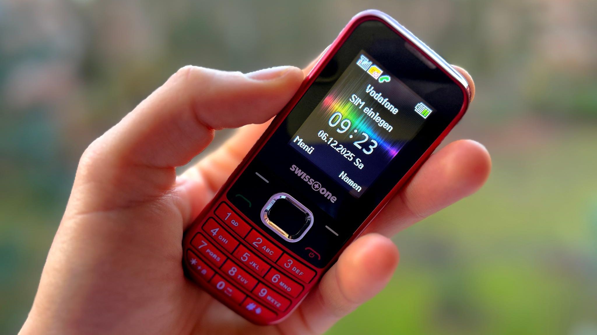 Digital Detox: Das Dumbphone in der Hand des Redakteurs