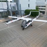 Der nichtflufgähige Demonstrator im Innenhof der Firma ERC