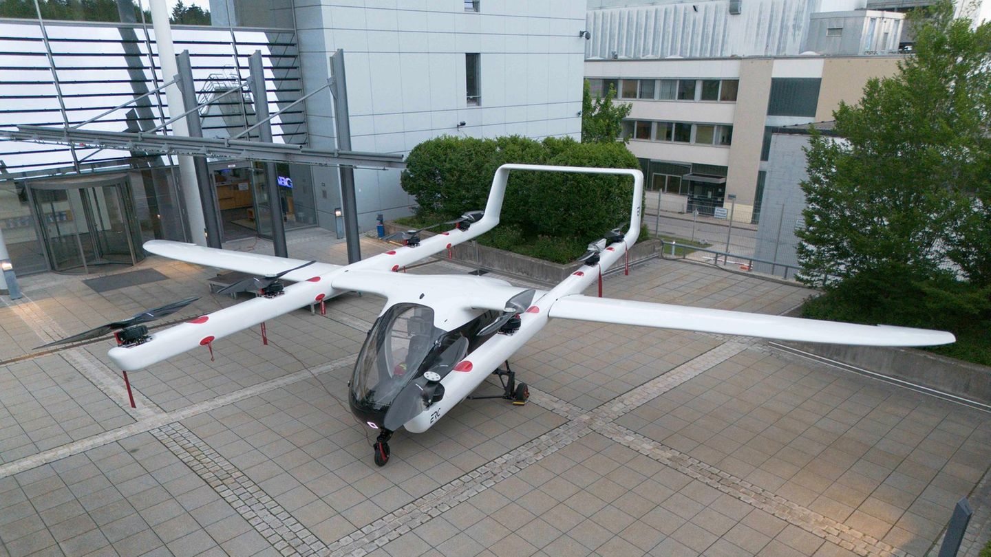 Der nichtflufgähige Demonstrator im Innenhof der Firma ERC