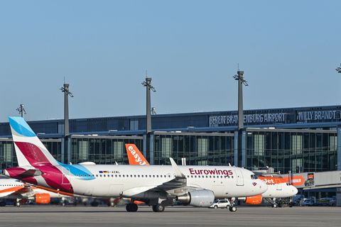 Eurowings-Maschine am Flughafen - einsteigen mit gutem Gewissen, weil man Klimaschutzprojekte unterstützt hat? Foto: Patrick Ple