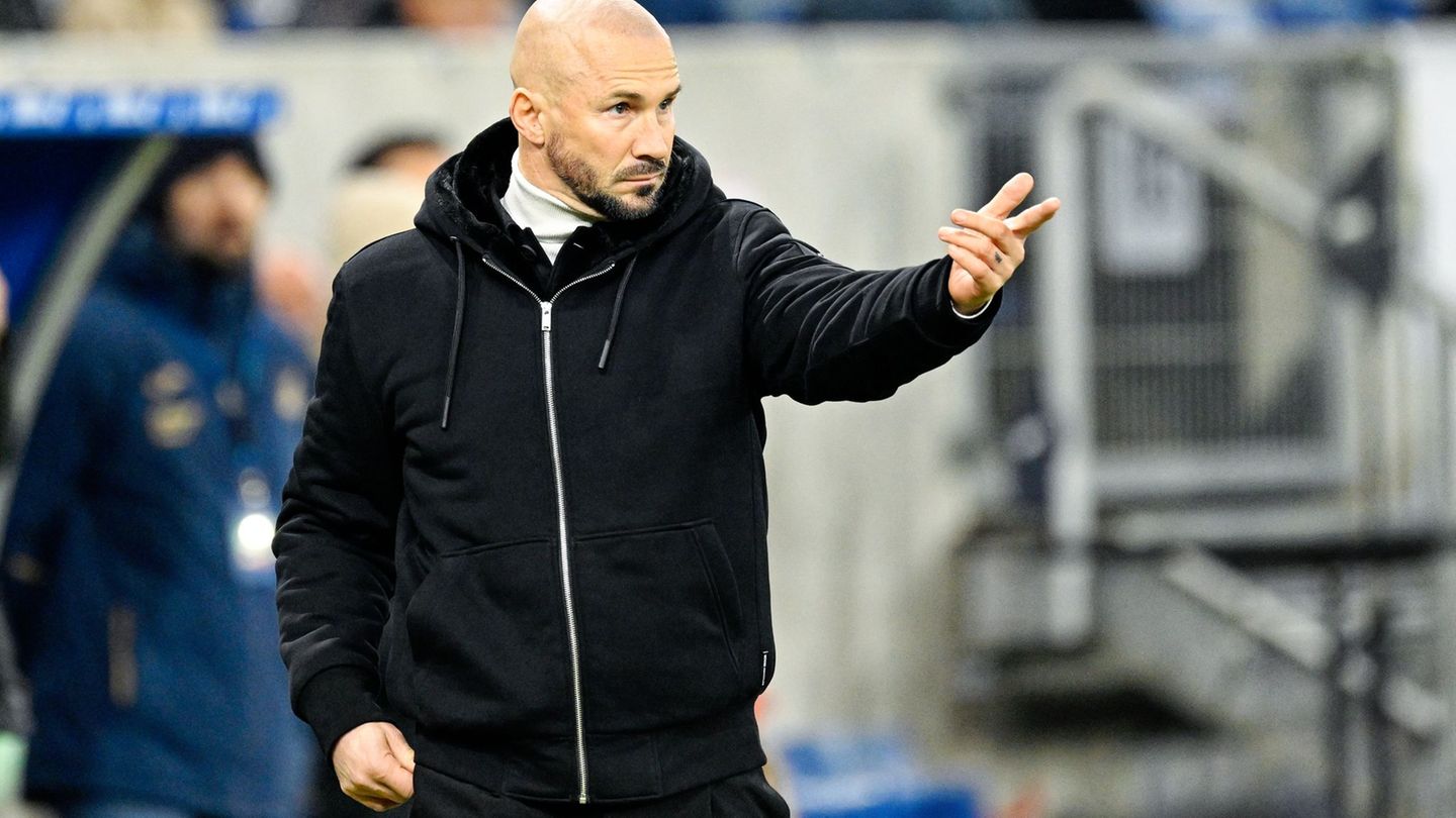 Coach Christian Ilzer von der TSG 1899 Hoffenheim freut sich auf das Auswärtsspiel gegen Borussia Dortmund. (Archivbild) Foto: U