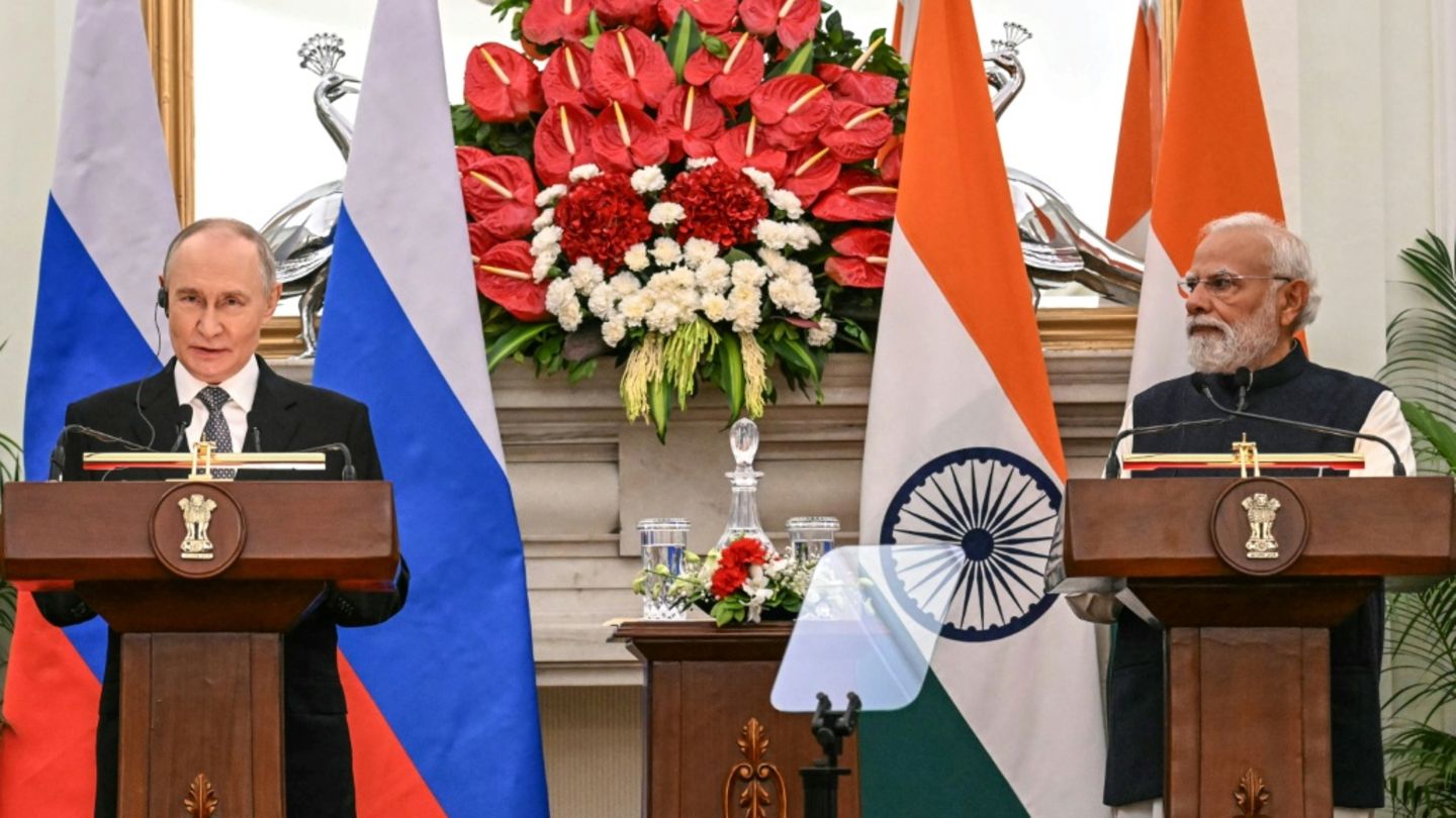 Putin (l.) und Modi bei gemeinsamer Pressekonferenz