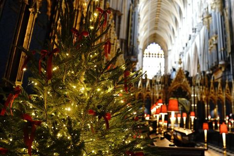 Blick auf die festlich geschmückte Westminster Abbey: Prinzessin Kate feiert hier am Freitagabend ihren alljährlichen Weihnach