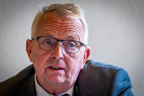 Till Backhaus hofft, dass im kommenden Jahre auffällige Wölfe rechtssicher geschossen werden können. (Archivbild) Foto: Jens Büt