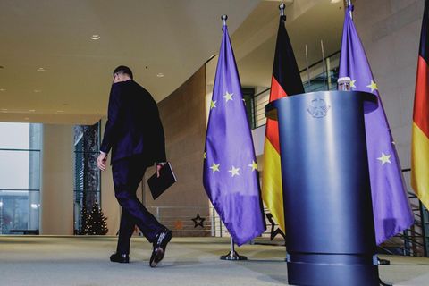 Friedrich Merz CDU, Bundeskanzler, aufgenommen im Rahmen eines Pressestatements nach der Abstimmung über das Rentengesetz