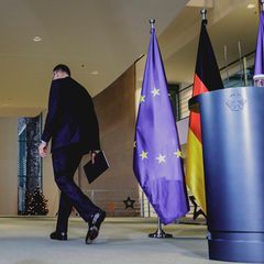 Friedrich Merz CDU, Bundeskanzler, aufgenommen im Rahmen eines Pressestatements nach der Abstimmung über das Rentengesetz