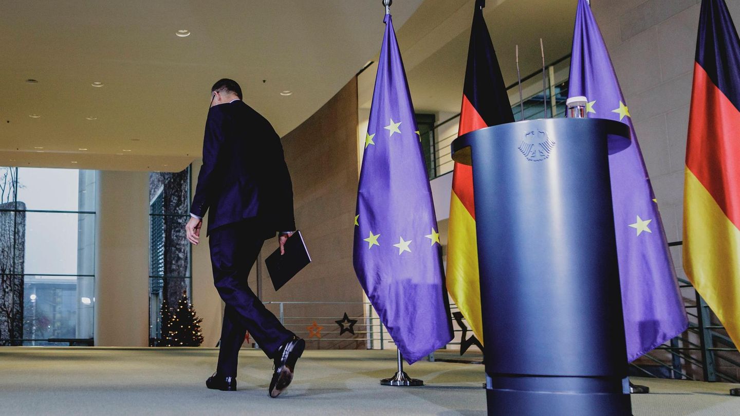 Friedrich Merz CDU, Bundeskanzler, aufgenommen im Rahmen eines Pressestatements nach der Abstimmung über das Rentengesetz