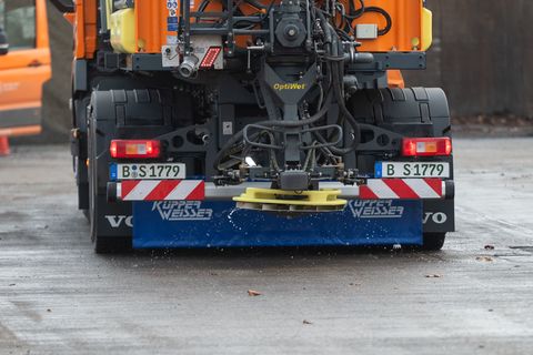 Der Deutsche Wetterdienst warnt vor glatten Straßen in Berlin. (Archivbild) Foto: Christophe Gateau/dpa