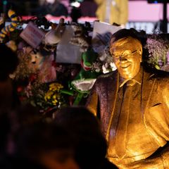 Seit Dienstag steht vor der CDU-Parteizentrale in Berlin eine Statue des ermordeten CDU-Politikers Walter Lübcke. Das Zentrum fü