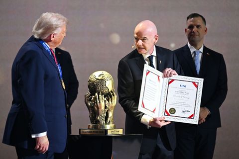 Trump und Infantino (r.)