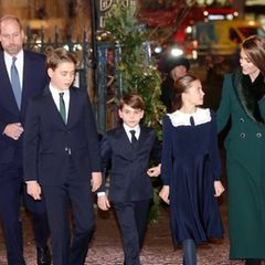 Prinz William , Prinz George, Prinz Louis und Prinzessin Charlotte mit Prinzessin Kate vor dem "Together At Christmas"-Konzert
