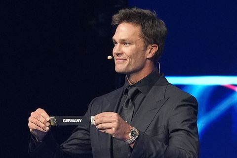 Tom Brady zieht das deutsche Los. Foto: Jacquelyn Martin/AP/dpa