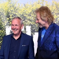Die beiden Moderatoren Fritz Egner und Thomas Gottschalk verbindet eine lange Freundschaft. (Archivbild) Foto: Britta Pedersen/d